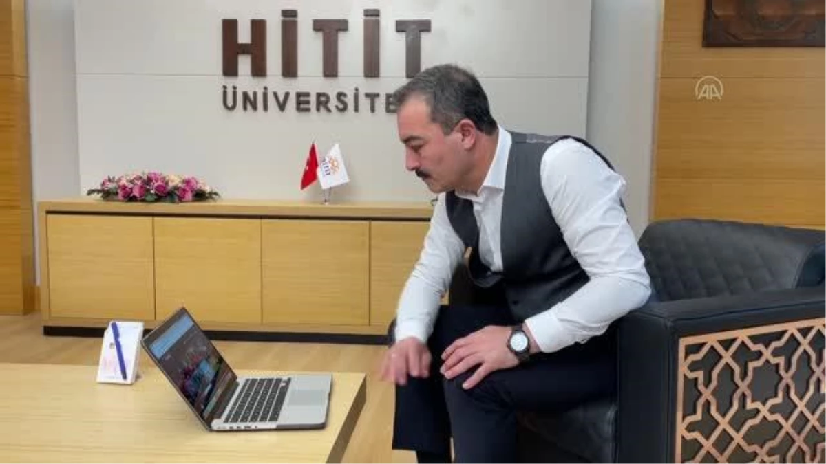 Hitit Üniversitesi Rektörü Öztürk, AA\'nın "Yılın Fotoğrafları" oylamasına katıldı