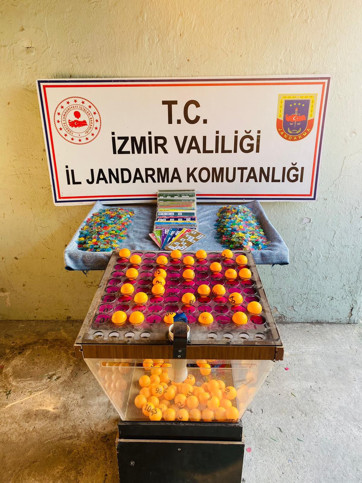 İzmir\'de dernek lokalinde kumar oynayan 89 kişiye para cezası kesildi