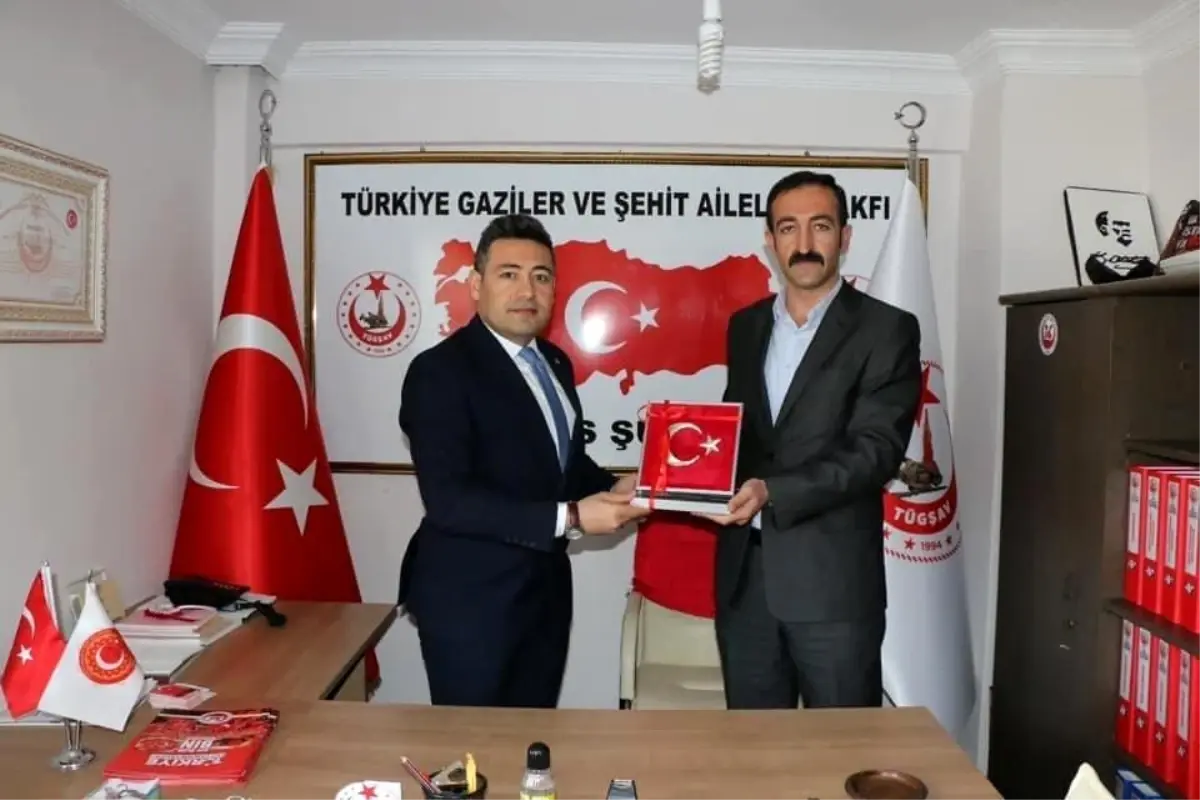 Hizan Kaymakamı Özçelik, gazi ve şehit ailelerini ziyaret etti