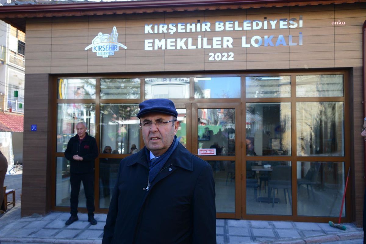 Kırşehir Belediye Başkanı Ekicioğlu, Hizmete Açılan Emekliler Lokali\'ni Ziyaret Etti