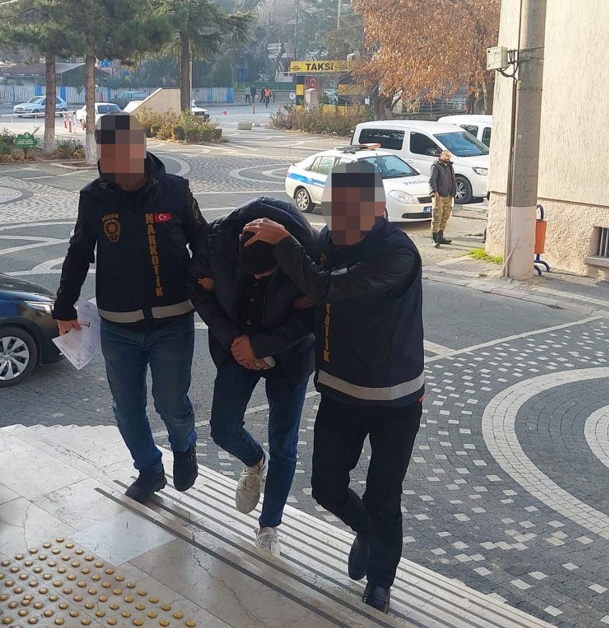 Konya\'da aracında uyuşturucu hap ele geçirilen zanlı tutuklandı