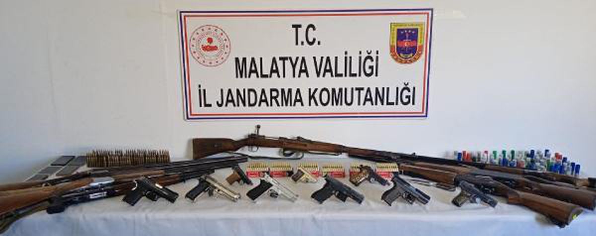 Malatya\'da ruhsatsız 18 silah ele geçirildi: 5 gözaltı