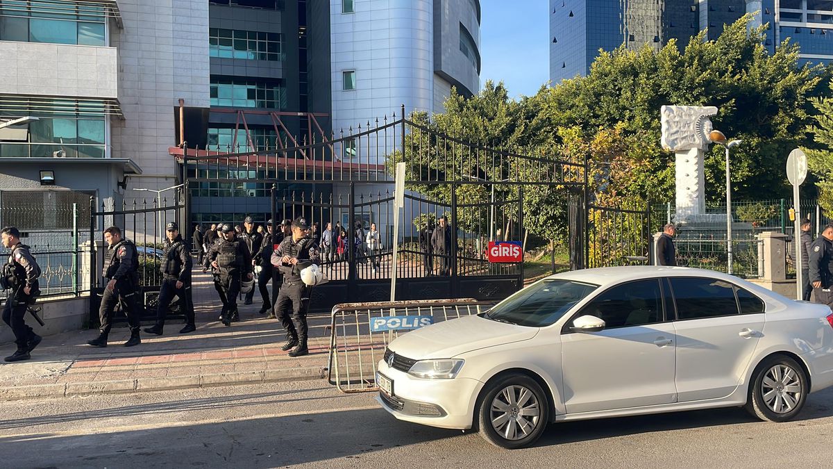 Mersin\'de adliye bahçesindeki kavgayla ilgili 5 kişi daha gözaltında