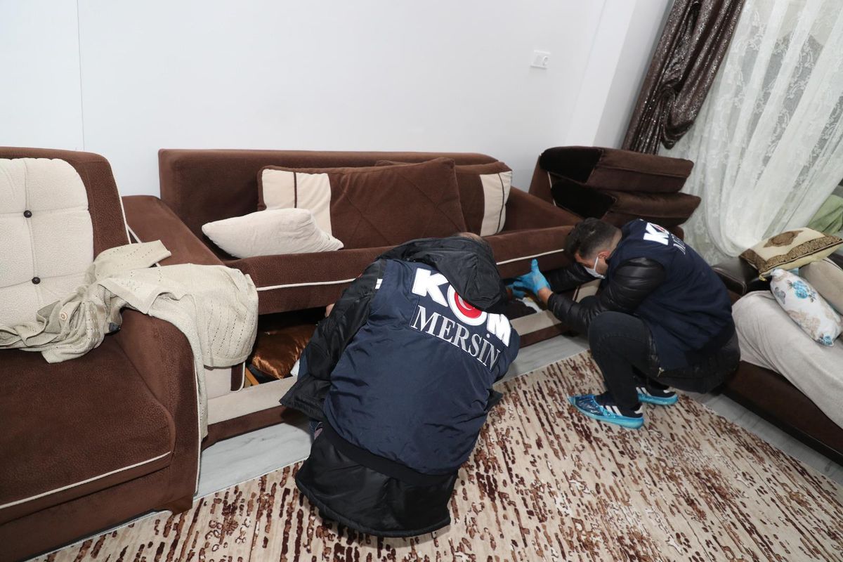 Mersin\'deki yağma ve silah kaçakçılığı operasyonunda 3 zanlı tutuklandı