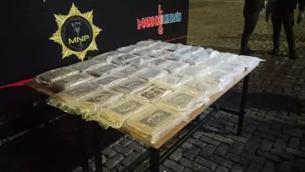 Mersin Limanı'nda patates yüklü gemide 45 kilo kokain ele geçirildi