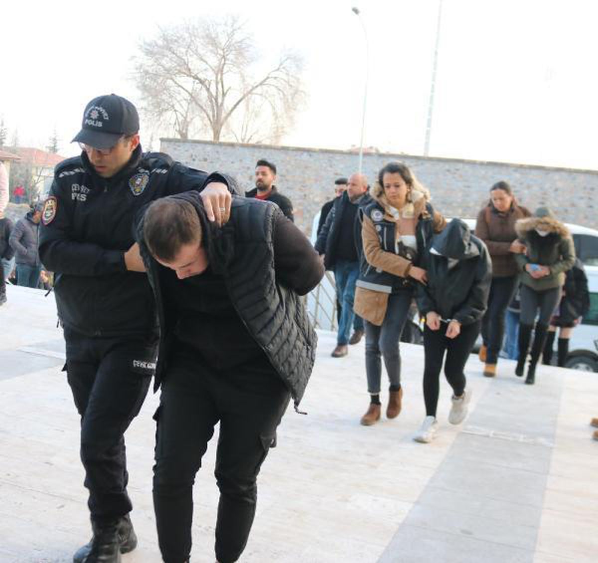 Nevşehir\'deki uyuşturucu operasyonunda 33 kişi adliyede (2)