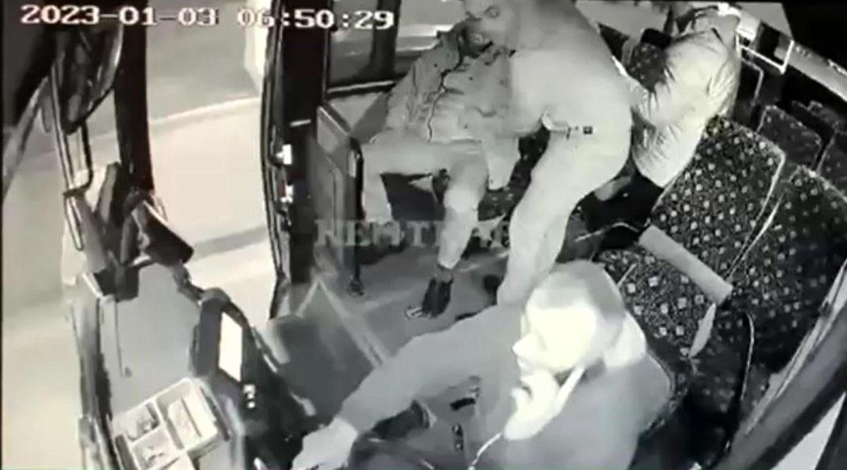Rahatsızlanan yolcuyu 3 dakikada hastaneye yetiştirdi