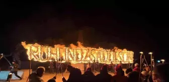 Sarıkamış şehitleri için 10 binlerce kişi meşalelerle yürüdü