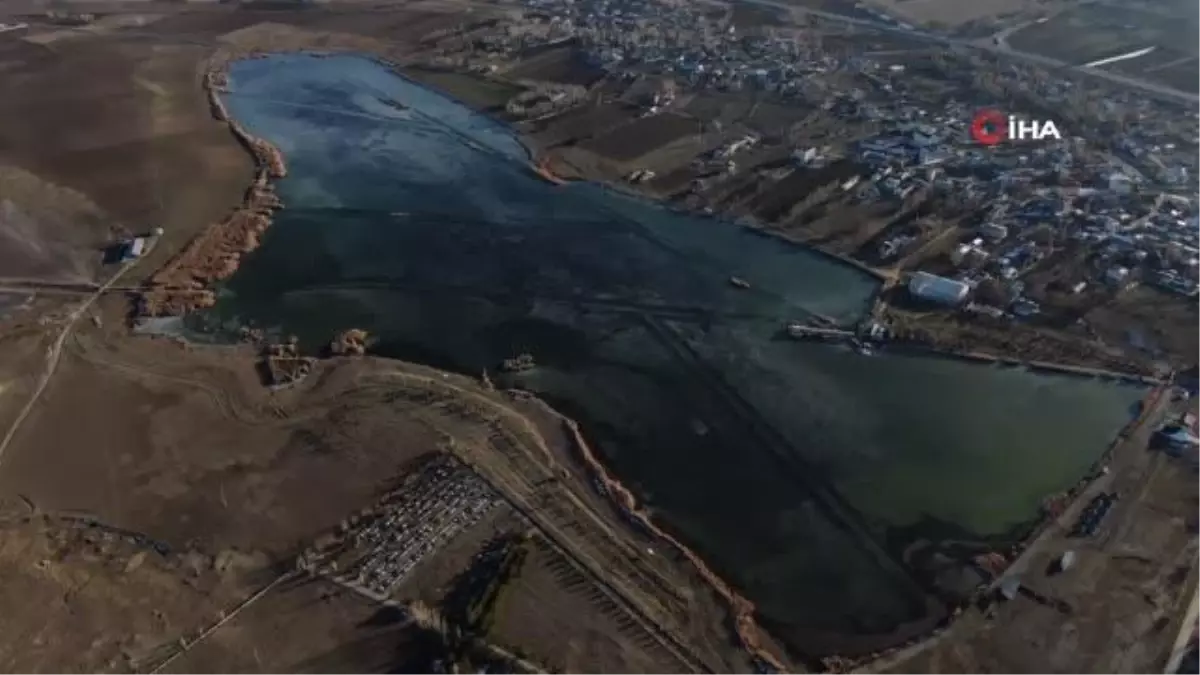 Sibirya soğuklarının yaşandığı kentte göl dondu