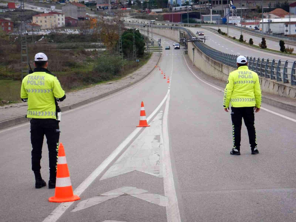 Sinop\'ta 782 sürücüye hız ihlalinden ceza