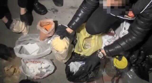 Tırın dorsesindeki ekmek fırınında 112,5 kilogram uyuşturucu bulundu Tırın dorsesindeki ekmek fırınında 112,5 kilogram uyuşturucu bulundu