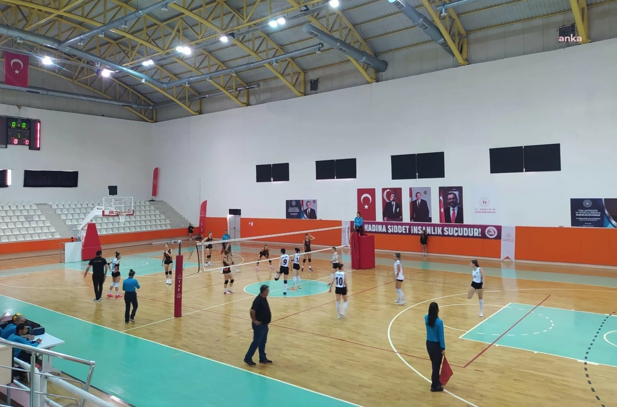 Turgutlu Belediyesi\'nin Basketbol ve Voleybol Takımları Aynı Gün Ter Dökecek