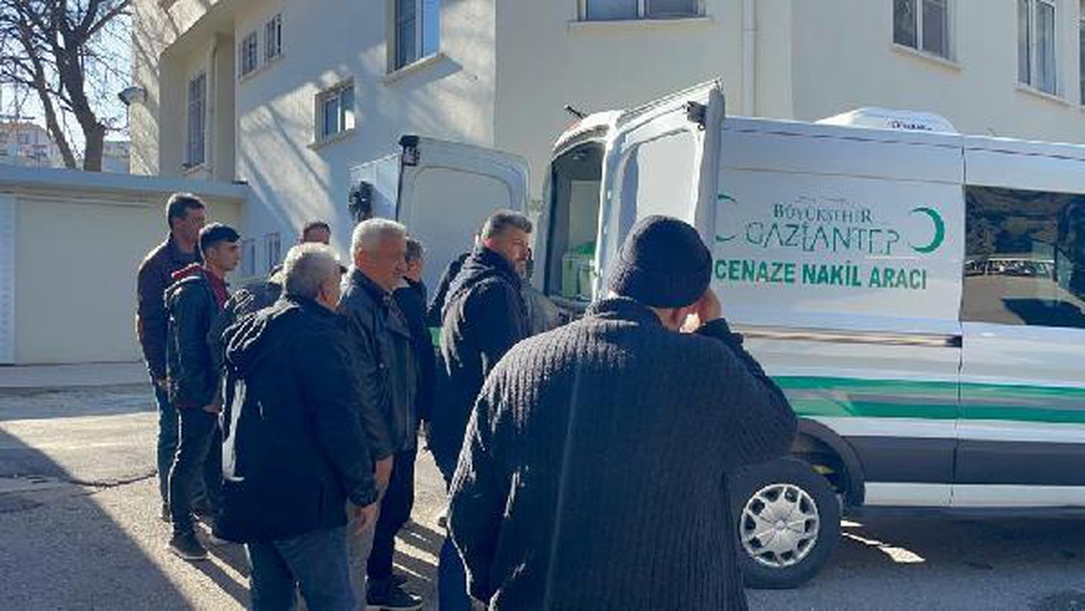 Yolun karşısına geçmek isterken araç çarpmasıyla öldü