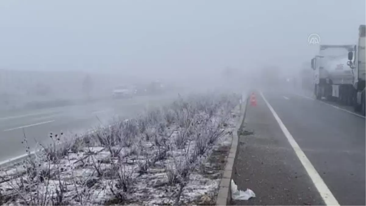 Kırşehir'de 12 aracın karıştığı kazada 3 kişi öldü, 11 kişi yaralandı