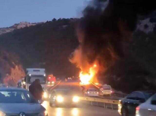 Antalya'da seyir halindeki yolcu otobüsü alev alev yandı! O anlar kamerada