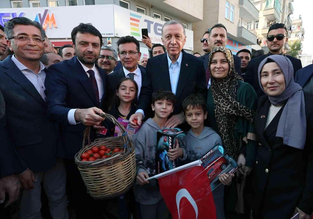 Cumhurbaşkanı Erdoğan'ın Putin'le arasında geçen 'domates' diyaloğu: 'Beni mahcup etme' dedim, sağ olsun ricamızı kırmadı Cumhurbaşkanı Erdoğan'ın Putin'le arasında geçen 'domates' diyaloğu: 'Beni mahcup etme' dedim, sağ olsun ricamızı kırmadı
