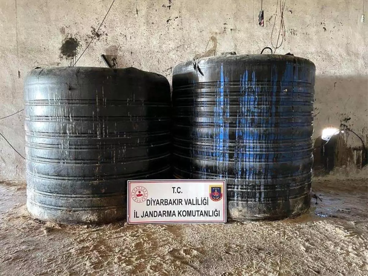 Diyarbakır\'da bir çiftlikte 40 bin litre kaçak yakıt ele geçirildi