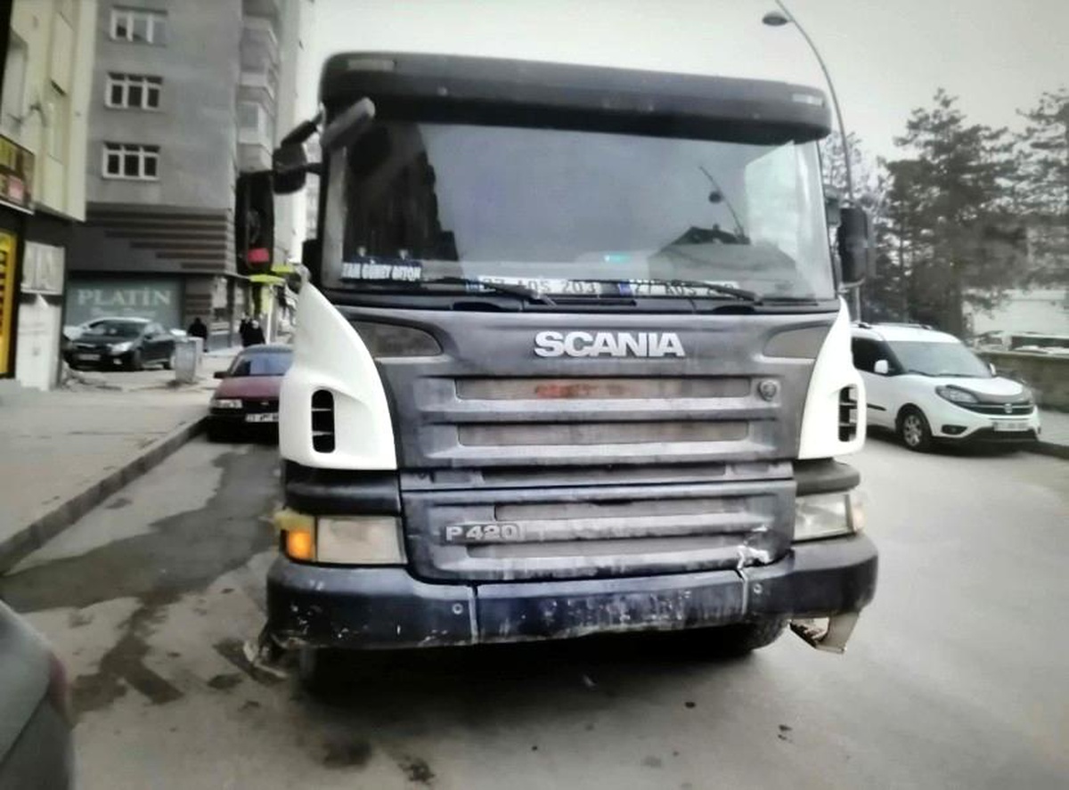 Elazığ\'da beton mikserinin çarptığı yaya yaralandı