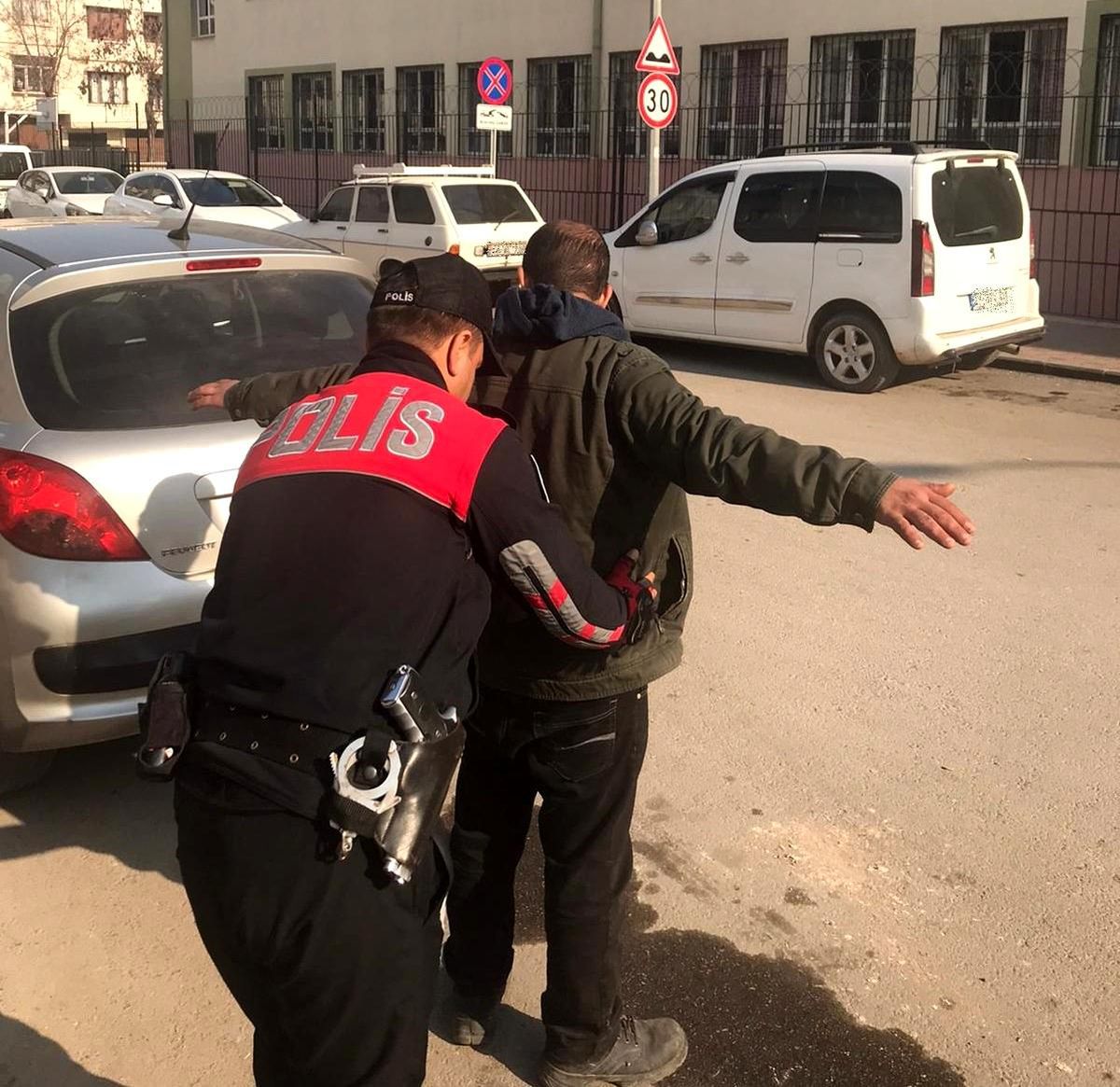 Gaziantep\'te okul çevrelerinde huzur-güven uygulaması yapıldı