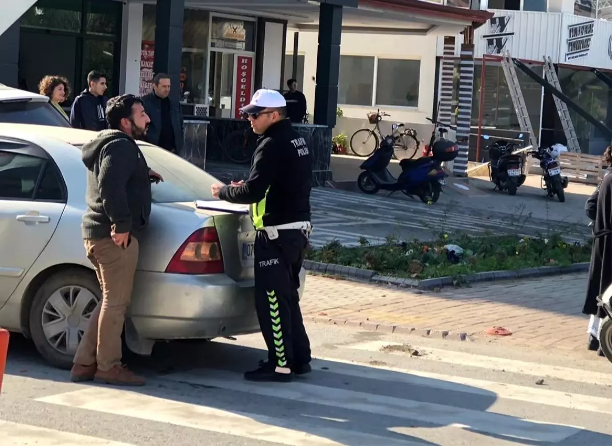 Gazipaşa\'da motosikletle otomobil çarpıştı: 1 yaralı