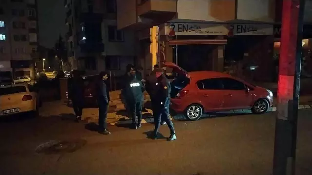 Genç Parti İl Başkanının aracı kurşunlandı