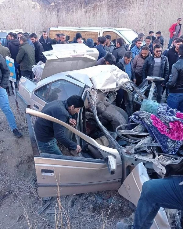 İran'da Türk vatandaşları kaza yaptı: 4 ölü, 1 yaralı