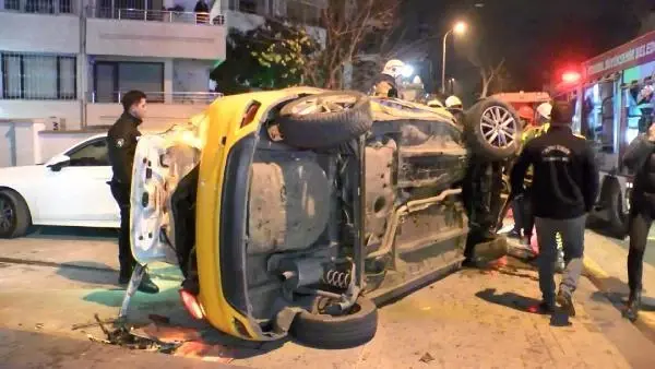 Aydınlanma direğine çarpan taksi takla attı! Yaralılar var