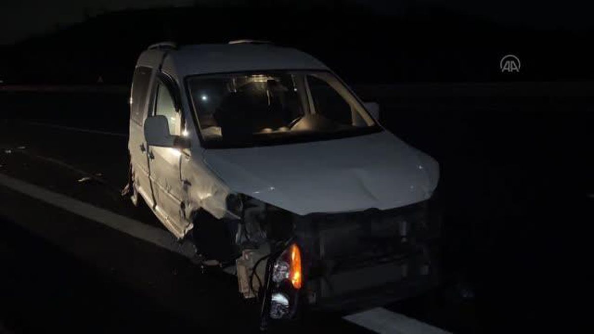 Otomobil ve hafif ticari aracın çarpışması sonucu 6 kişi yaralandı