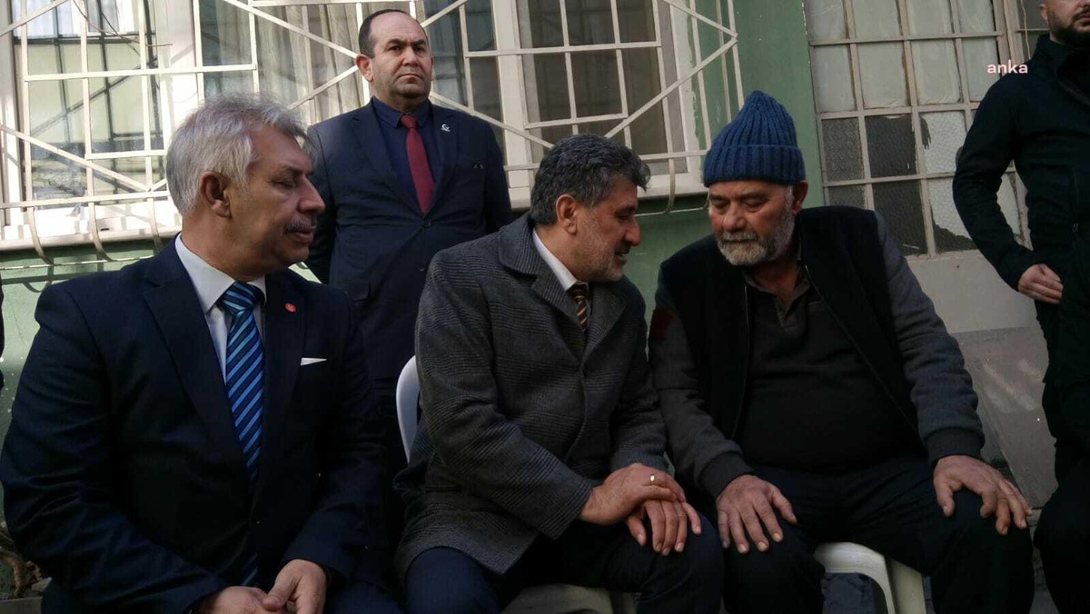 Remzi Çayır\'dan, Sinan Ateş\'in Ailesine Taziye Ziyareti