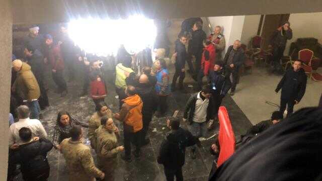 Son Dakika: Kars'ın Sarıkamış ilçesinde bir otelin tavanı çöktü: Yaralılar var