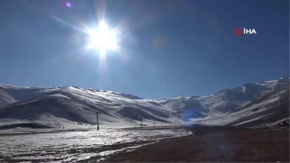 Van'da beklenen kar yağmadı: Kayak sezonu açılamadı