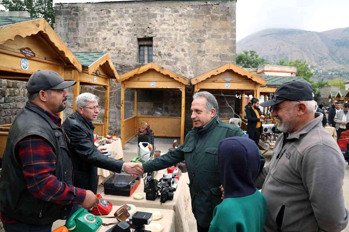 Yeni yılın ilk antika pazarı