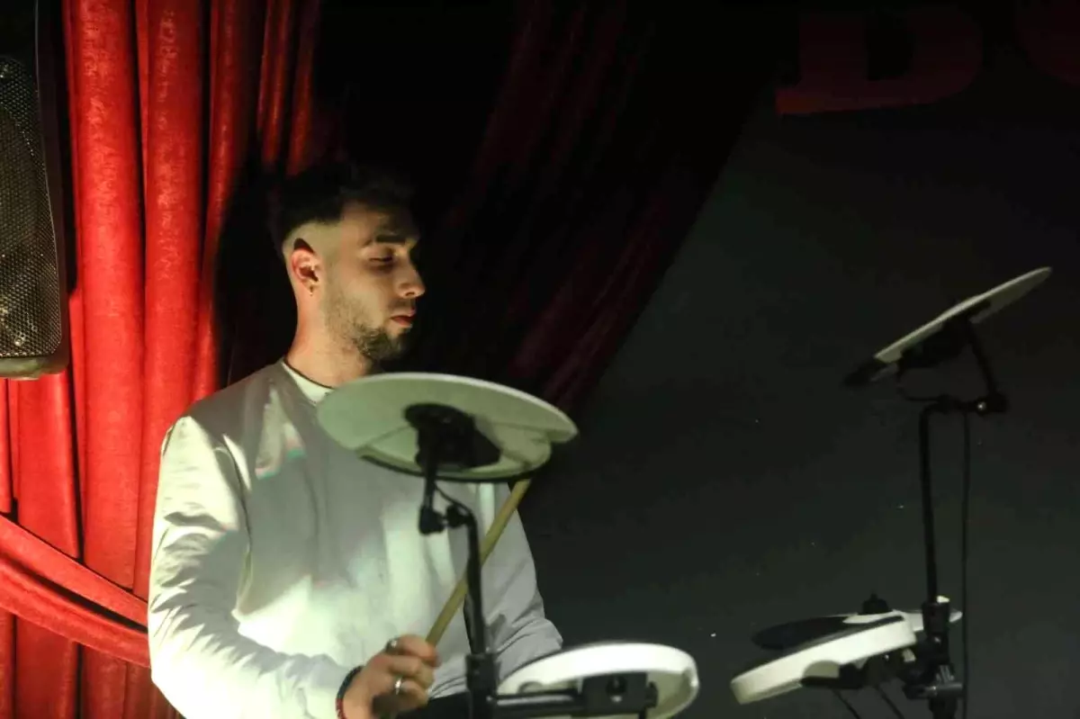 13 yaşında düğün salonlarında çalışmaya başladı, genç yaşında \'DJ\' oldu