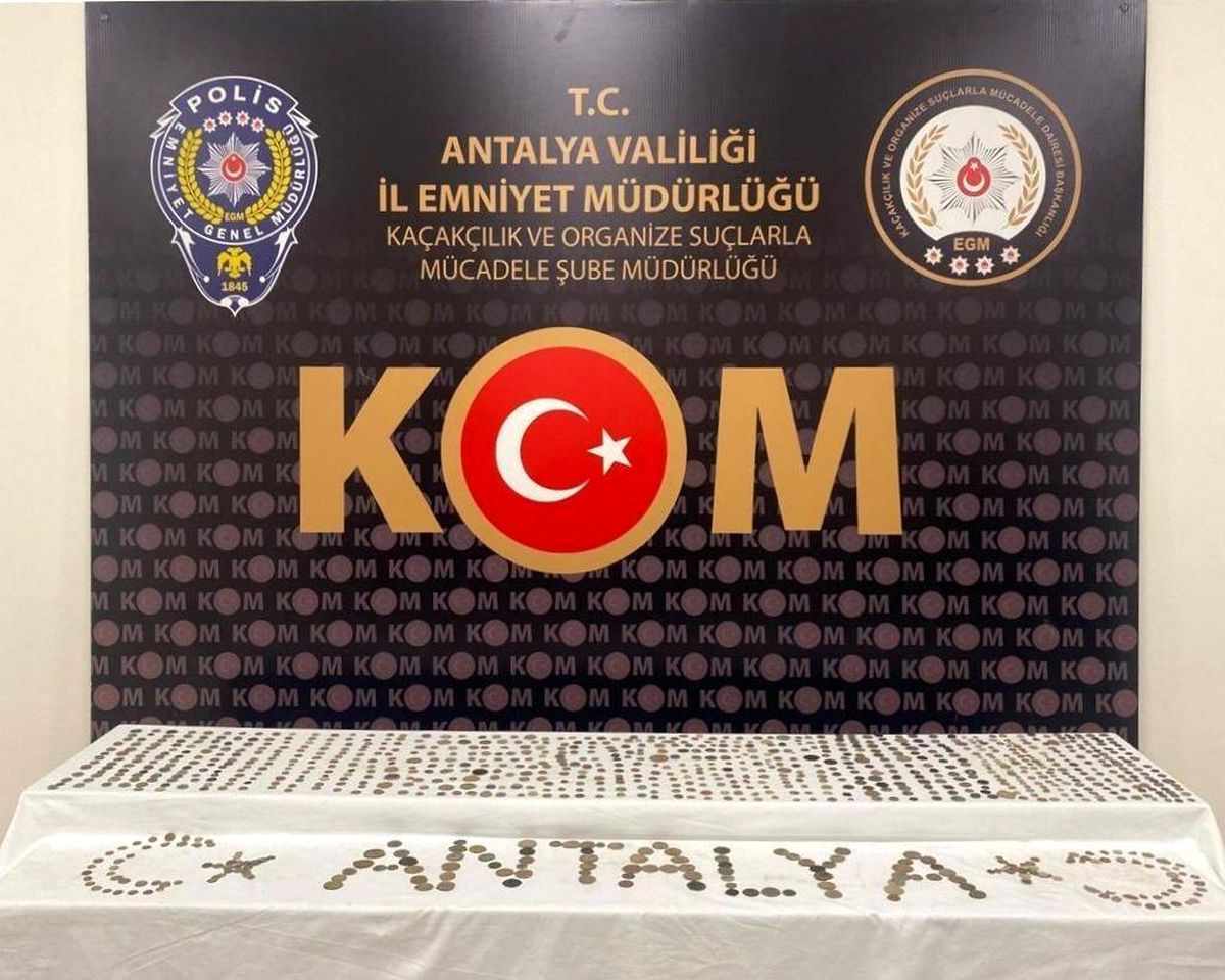 Antalya\'da bin 140 adet tarihi eser niteliğinde sikke ele geçirildi