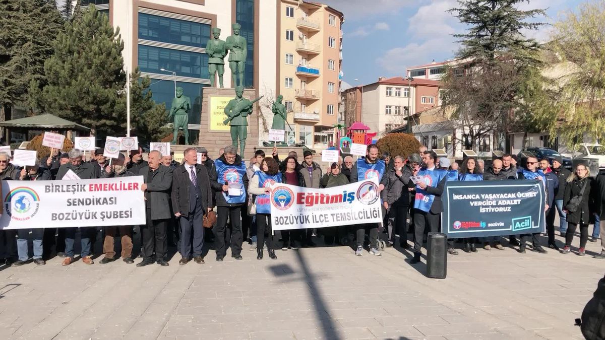 Bilecik'te Öğretmenler ve Emeklilerden Maaş ve Vergi Protestosu: 'Emekçiler Sefalete Sürüklenmiştir'