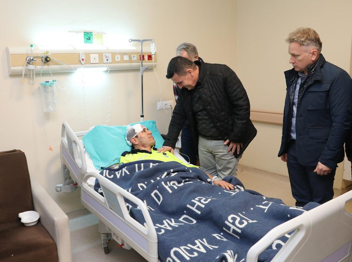 Burdur\'da dur ihtarına uymayan sürücü, aracıyla çarptığı polisi yaraladı