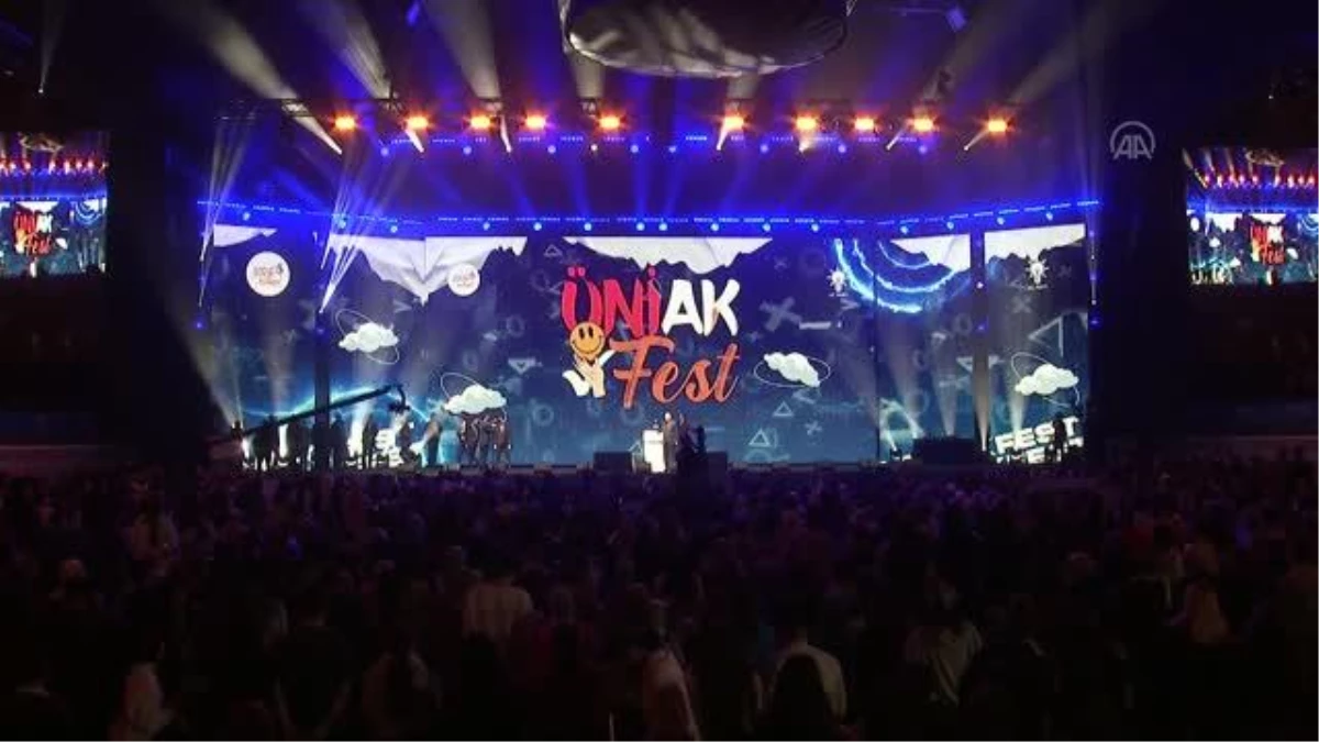 .İSTANBUL - Cumhurbaşkanı Erdoğan "ÜniAK FEST" etkinliğine katıldı - "Sonuna Kadar" şarkısı için hazırlanan klip
