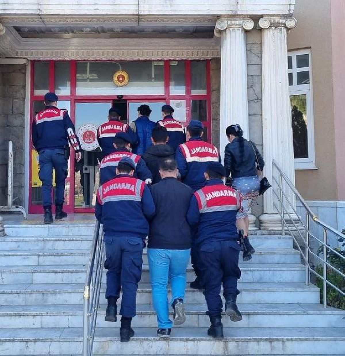 Didim\'de göçmen kaçakçılığı hükümlüleri yakalandı