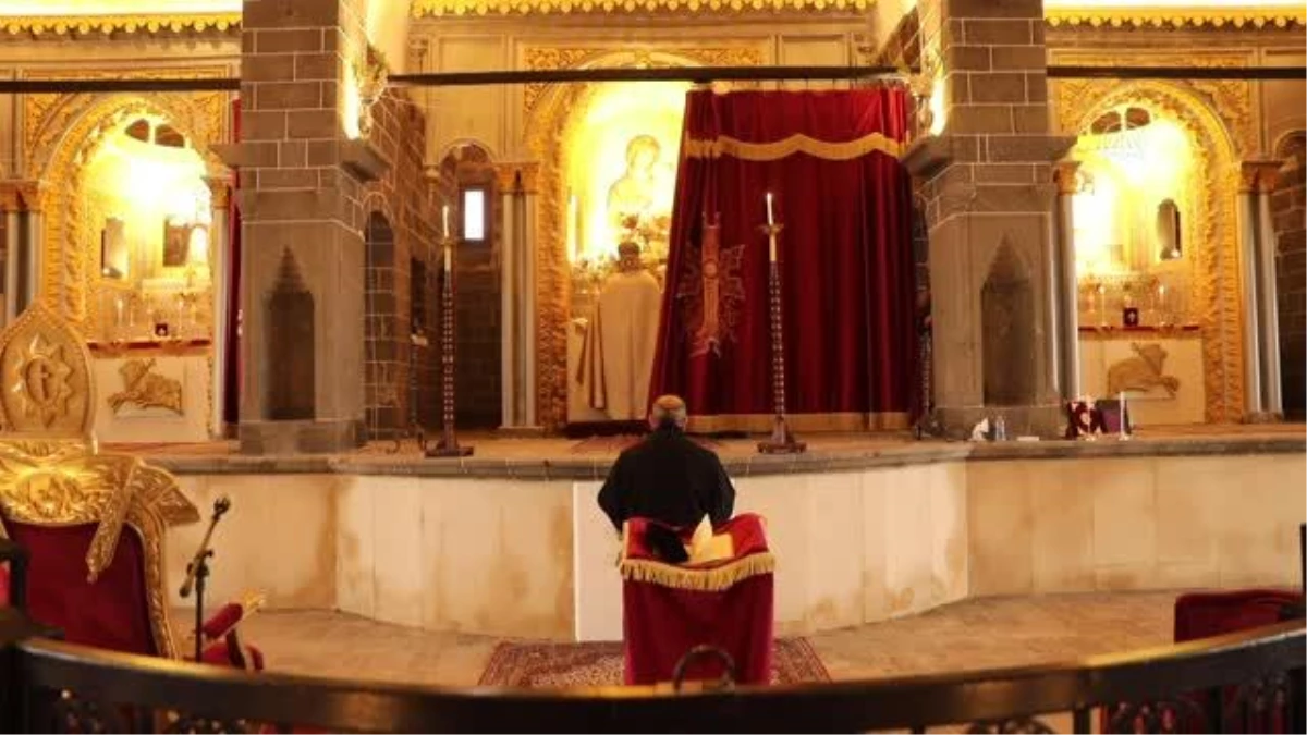 DİYARBAKIR - Surp Giragos Ermeni Kilisesi\'nde Noel ayini yapıldı