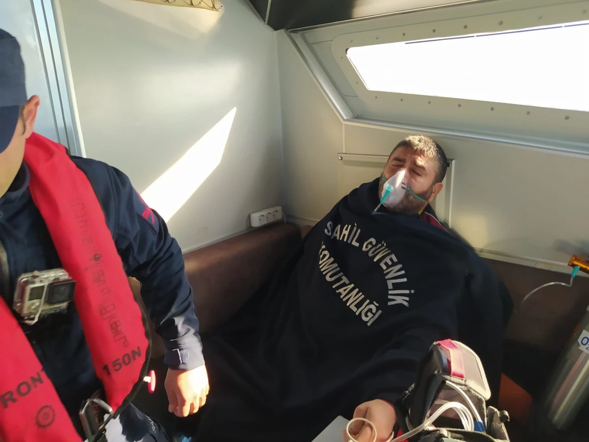 Düzce\'de denizde rahatsızlanan balıkçı sahil güvenlik botuyla kurtarıldı