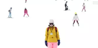 Erciyes Kayak Merkezi'nde pistler kayakseverlerle doldu