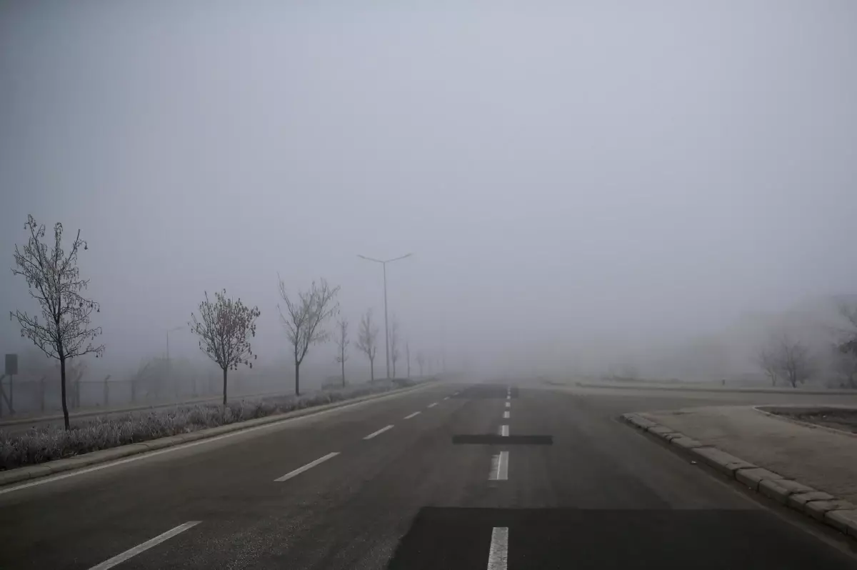 ESKİŞEHİR - Yoğun sis ulaşımı etkiledi