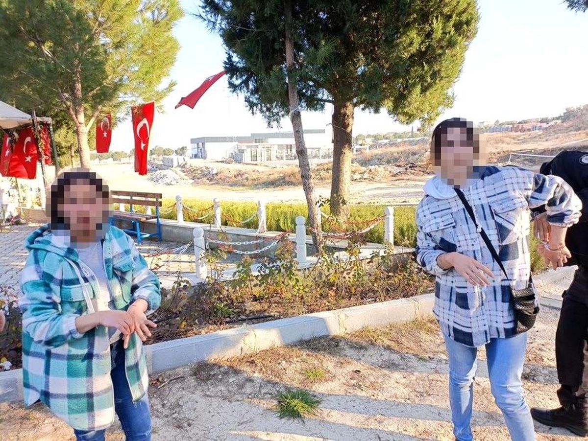 Hamileliklerini bahane edip ev soyan genç kadınlar linçten zor kurtuldu