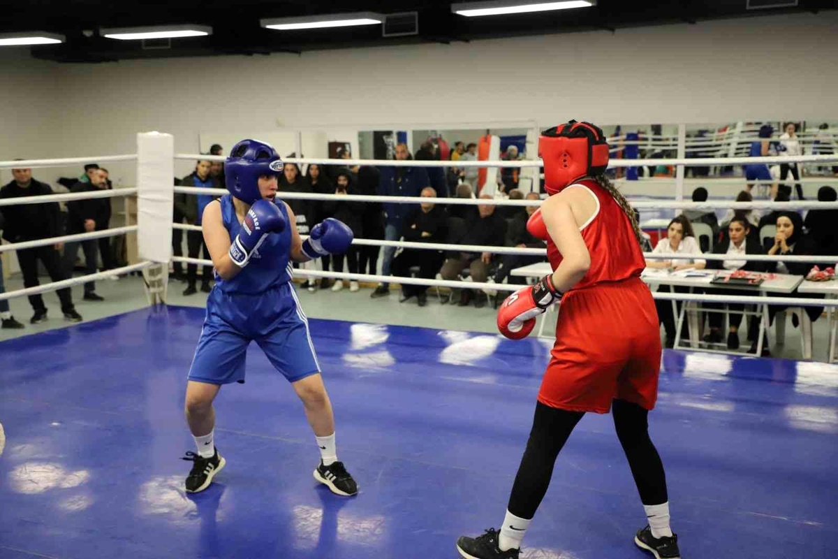 Malatya\'da büyük kadınlar boks il şampiyonası yapıldı