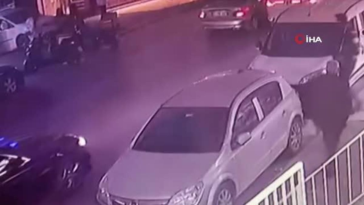 Maltepe'de 2 araç kafa kafaya böyle çarpıştı