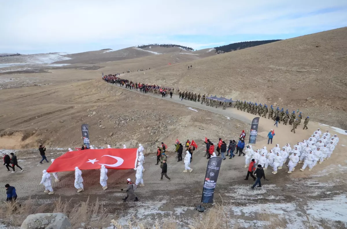 Sarıkamış\'ta "Biz Hep Aynı İzdeyiz" yürüyüşü başladı (4)