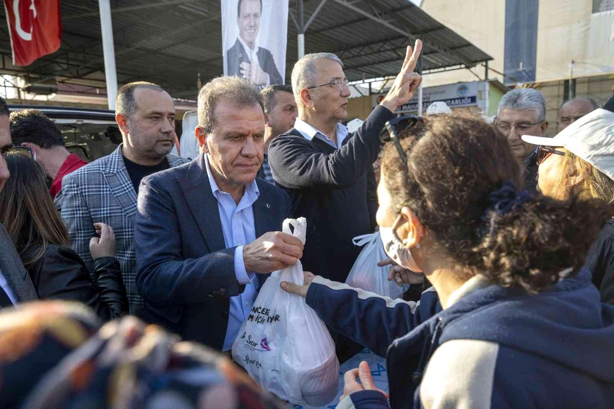 Seçer Mezitli\'de esnaf ve vatandaşlarla bir araya geldi