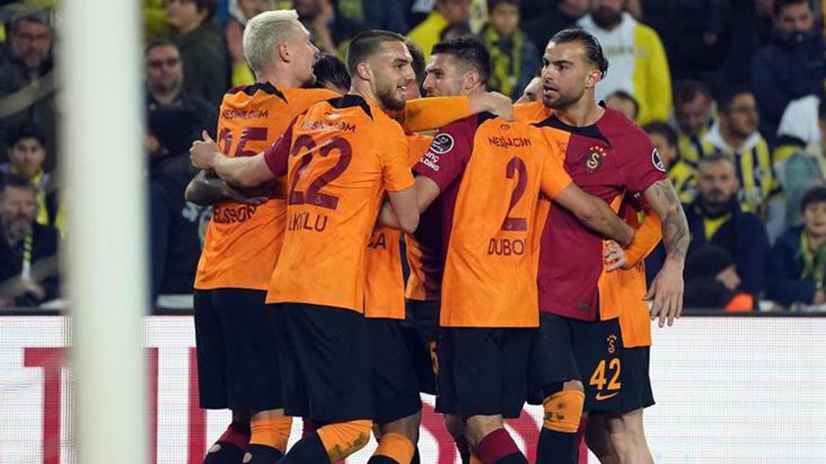 Son Dakika: Aslan, Kadıköy'de liderliği perçinledi! Galatasaray, Fenerbahçe'yi 3-0 mağlup etti