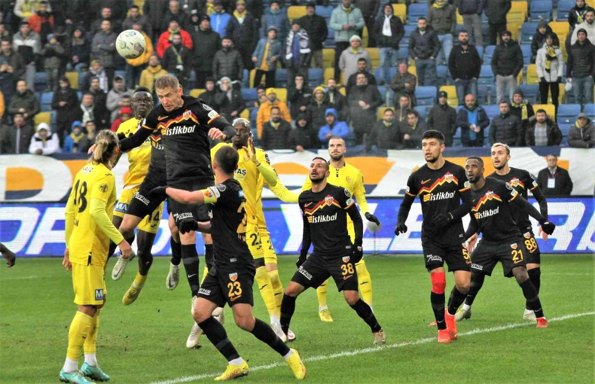 Süper Toto Süper Lig: MKE Ankaragücü: 1 Kayserispor: 1 (İlk yarı)