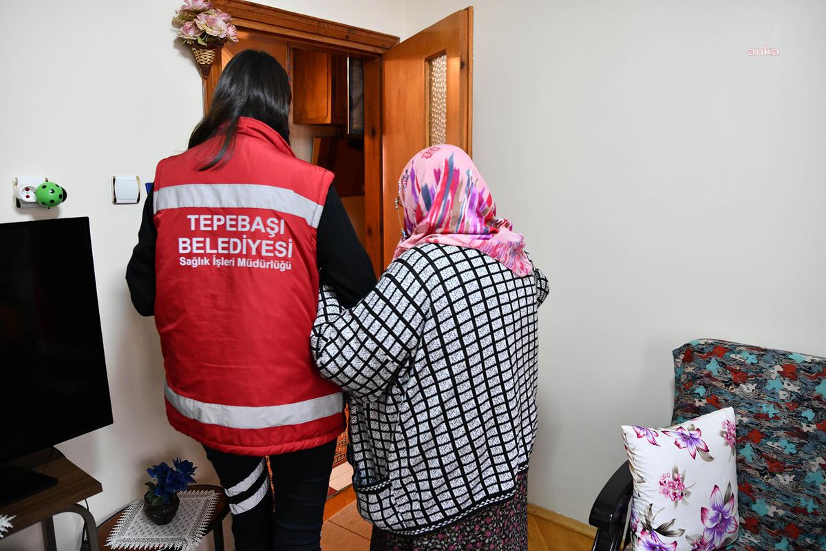 Tepebaşı Belediyesi, 65 Yaş Üstü Kimsesiz Yurttaşlara Destek Oluyor